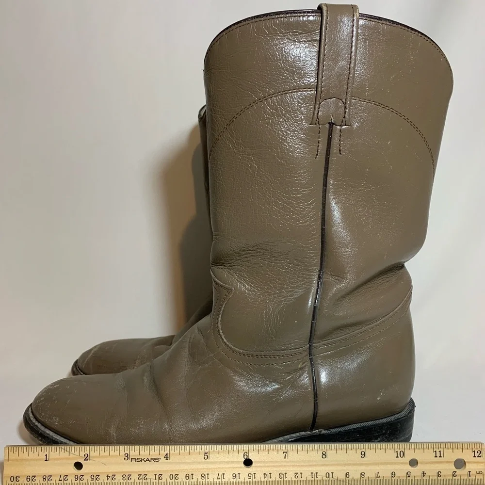 Cowtown size 9 Men’s Basic Roper pull on boots made in Mexico